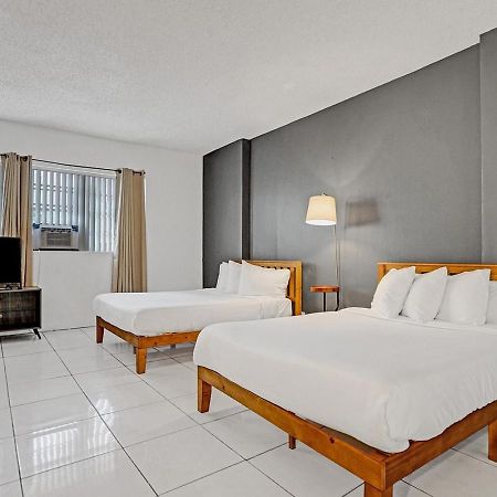 Hallandale Holiday Retreat Hollywood Boardwalk ฮาลลันเดลบีช ภายนอก รูปภาพ