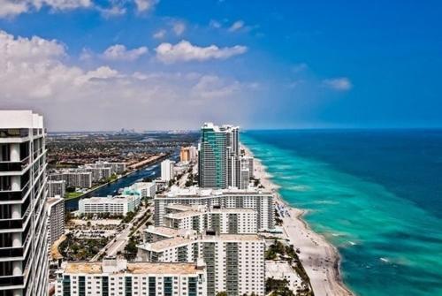 Hallandale Holiday Retreat Hollywood Boardwalk ฮาลลันเดลบีช ภายนอก รูปภาพ