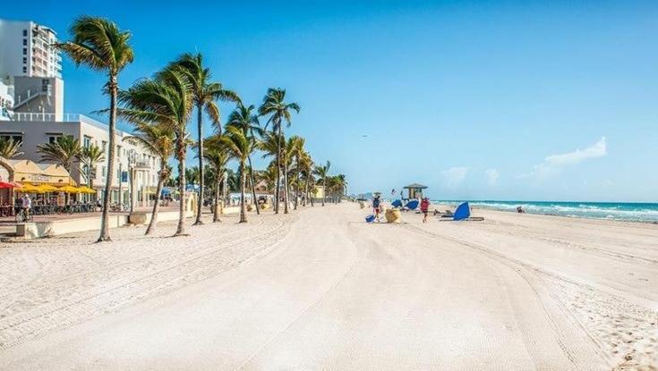 Hallandale Holiday Retreat Hollywood Boardwalk ฮาลลันเดลบีช ภายนอก รูปภาพ